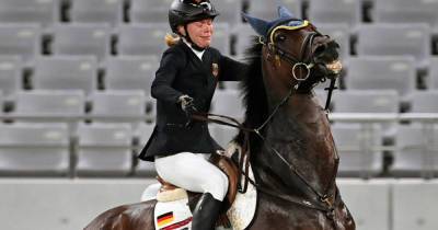 Лошадь улыбнулась на Олимпиаде и стала мемом о разрушенных мечтах