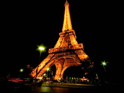 В Париже не смогли поднять олимпийский флаг на Эйфелевой башне из-за погодных условий