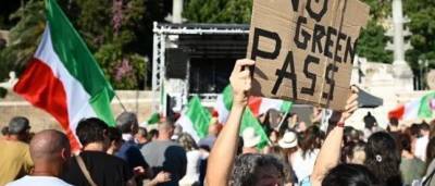 В Италии прошли многотысячные протесты антивакцинаторов