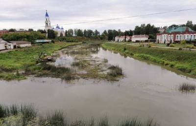 В Тверской области продолжается расчистка русла реки Кашинки