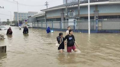 Около 160 тыс. человек эвакуировали в Японии из-за тайфуна "Лупит"