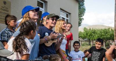 Дети в восторге: волонтеры из Франции вдохнули жизнь в маленькое армянское село в Лори