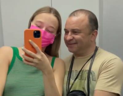 Виктор Павлик с молодой женой отправились крестить сына в вышиванках: кадры с церемонии