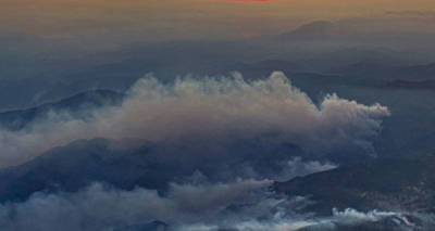 Алтун Фахреттин - Лесной пожар возник вблизи аэропорта в Турции - его гасят с привлечением авиации - ru.armeniasputnik.am - Армения - Турция