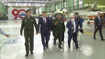 Глава Минобороны посетил стратегически важные предприятия Сибири