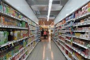 В Украине резко взлетели цены на хлеб, сигареты и другие продукты