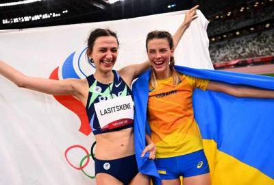 Захарова высказалась об оскорблениях в адрес украинской спортсменки за фотографию с Ласицкене