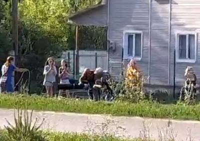 В Рязанской области сняли на видео спасение мужчины, упавшего в колодец