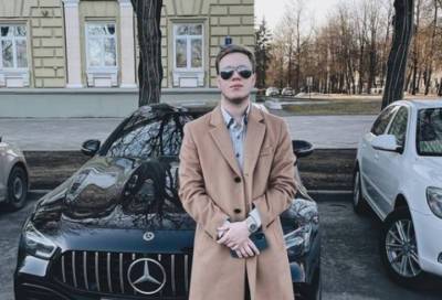 Петербургского блогера задержали из-за тонировки автомобиля