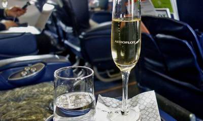 «Аэрофлот» заказал для пассажиров бизнес-класса французское шампанское на 378 млн рублей