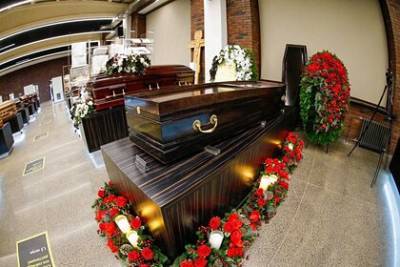 Россияне начали экономить на похоронных услугах