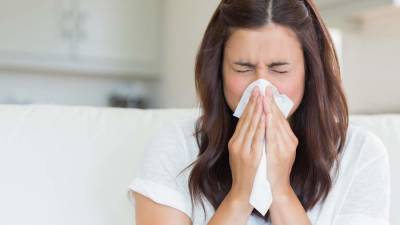 Ученый предсказал превращение коронавируса в «еще одну причину простуды»