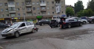 В Новосибирске из-за одного водителя столкнулось семь машин