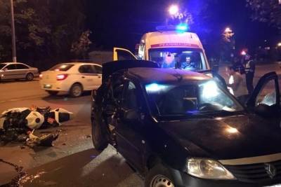 Водитель и пассажир мотоцикла получили травмы в аварии в Твери