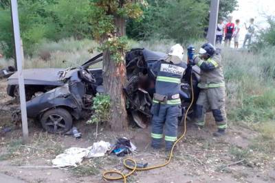 Астраханец скончался на месте аварии, пассажир находится в коме