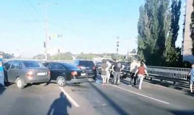 В Киеве на проспекте Курбаса произошло массовая авария