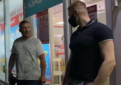 В рязанском магазине мужчина угрожал зарезать блогера