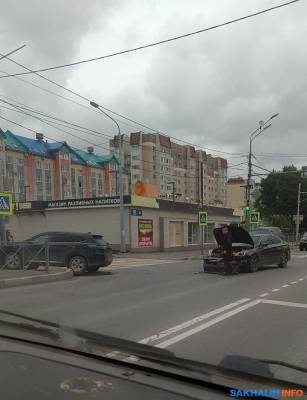 Авария на проспекте Мира приумножила пробку в Южно-Сахалинске