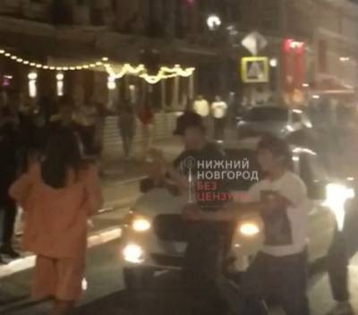 Соцсети: танцоры перекрыли дорогу на улице Рождественской
