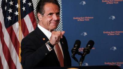 11 женщин обвиняют губернатора штата Нью-Йорк в домогательствах