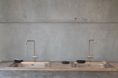 Молодая семья нижегородцев два месяца живет без воды на кухне из-за конфликта с ТСЖ