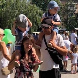 В Чернигове прошел фестиваль близнецов. Видео