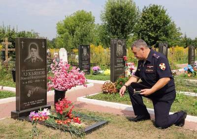В Рязани почтили память сотрудника милиции, погибшего в перестрелке с бандитами - ya62.ru - Рязань
