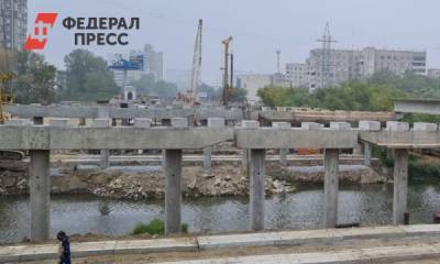 На Ленинградском мосту в Челябинске начали устанавливать балки