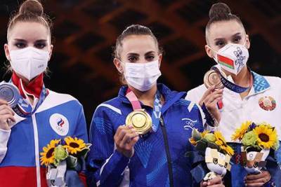 Скандал не утихает: тренер выигравшей золото гимнастки Линой Ашрам прокомментировала жалобы России на судейство