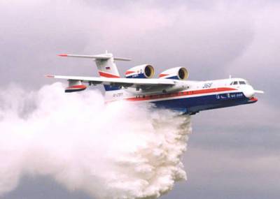 Греция попросила у России второй Бе-200 для тушения пожаров