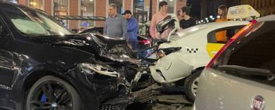 В массовом ДТП на Невском проспекте получили травмы водитель и пассажирка Skoda