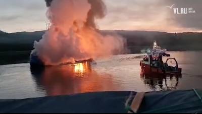 Мурманский краболов "Таманго" сгорел в порту Норвегии