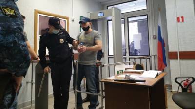 Прокуратура запросила для активиста Артёма Милушкина 16 лет колонии