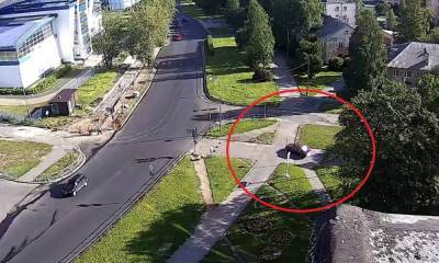 В Петрозаводске задержали водителя, гонявшего по тротуарам, где гуляли дети