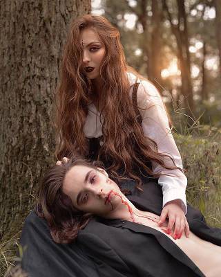 Дочь Оли Поляковой раззадорила сеть "вампирским" фотосетом в лесу: "как бы из клипа Rammstein"