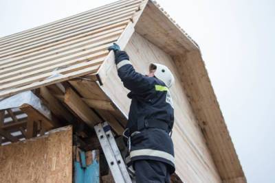 Уже 58 домов в Андреаполе отремонтировали после урагана