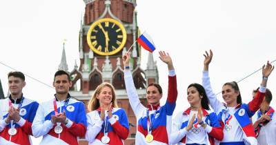 Российские олимпийцы проедут в открытых автобусах по Москве