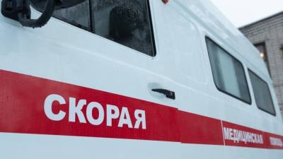 Кузбассовец повредил артерию при попытке попасть домой через окно и умер в машине скорой