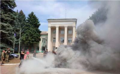 В Славянска нового мэра пытаются изгнать перекрытием трассы Киев-Должанский