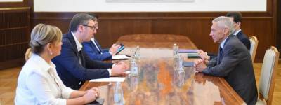 Вучич и посол России в Сербии обсудили политический кризис в...