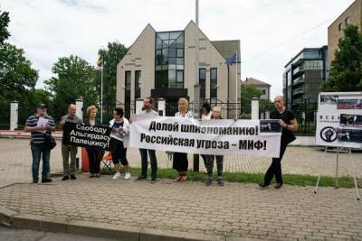 Латвийские активисты потребовали у властей Литвы свободу Палецкису и Грейчусу