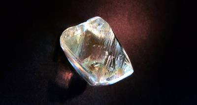 В Китае получили самое твердое в мире стекло - прочнее алмаза