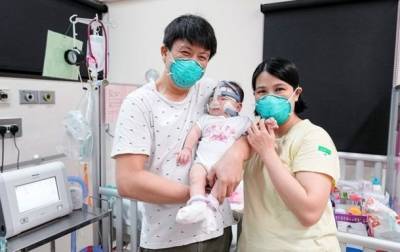 В Сингапуре врачи спасли жизнь самому маленькому ребенку на планете