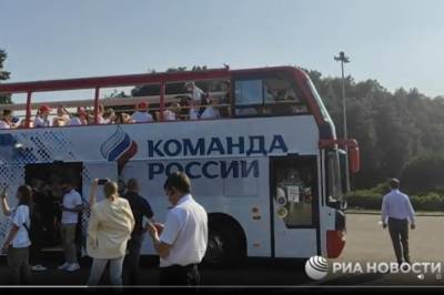 Российские атлеты отправились на Красную площадь, распевая «Катюшу»
