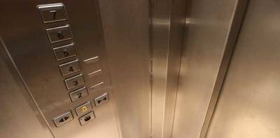 В одесской многоэтажке упал лифт с людьми