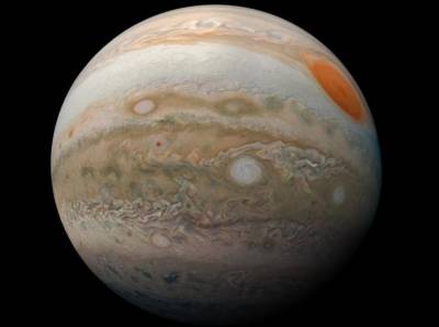 В NASA опубликовали впечатляющие фото Юпитера, сделанные за последние 10 лет и мира