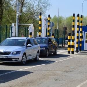 Венгрия ослабила правила въезда для украинцев