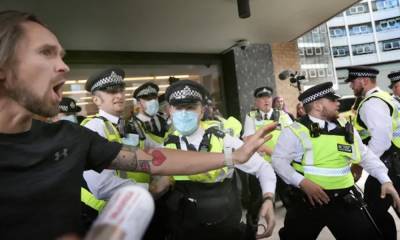 Протестующие против «ковидных паспортов» попытались штурмовать студию «BBC»