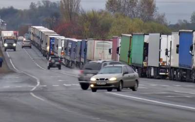 Украина официально запретила въезд в страну некоторым автомобилям: кого не пустят