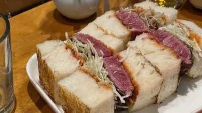 В соцсетях смеются: в новом ресторане Киева предлагают клиентам сэндвич за 2200 гривен